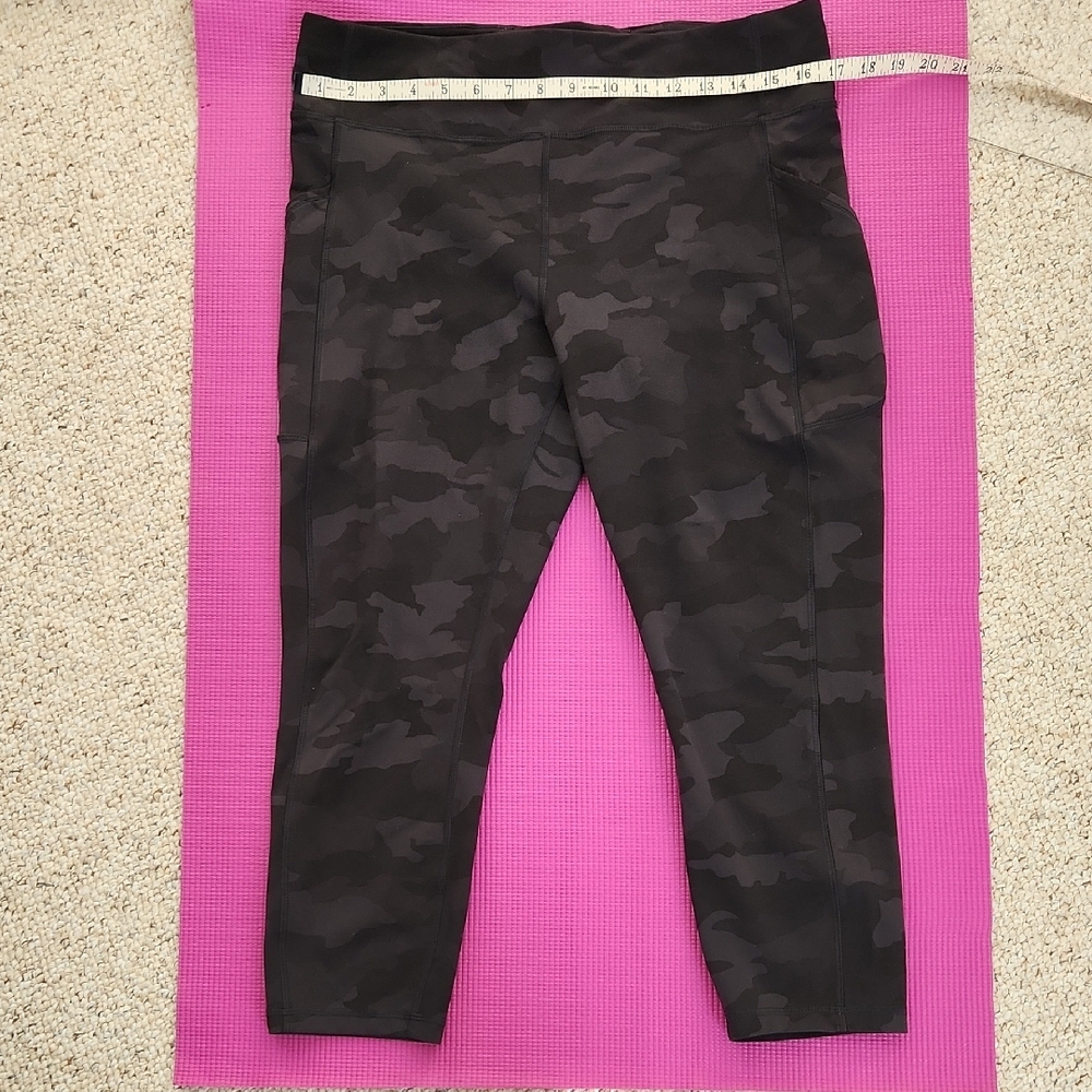 XL Lululemon Camo Print (size 14) Leggings